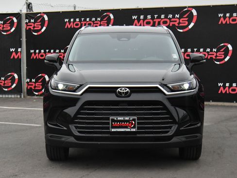 Used 2025 Toyota Grand Highlander AWD image 2