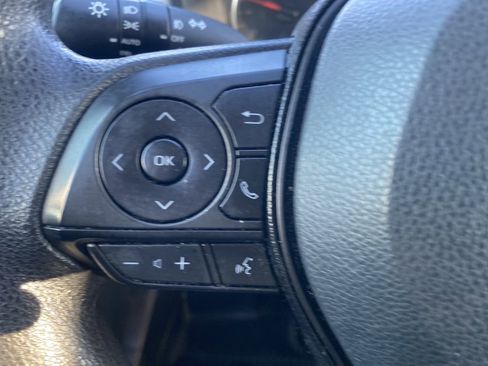 Used 2021 Toyota RAV4 XLE image 10