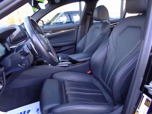 Used 2022 BMW 540i xDrive w/ M Sport Package image 9