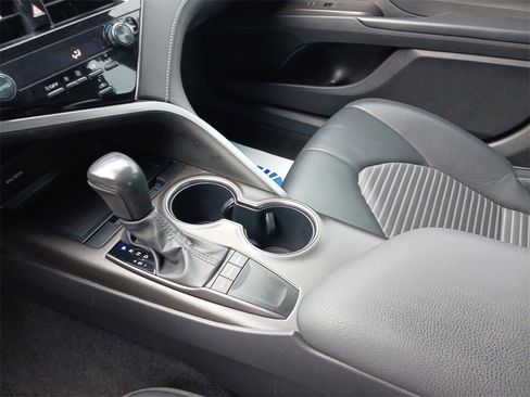 Used 2023 Toyota Camry SE image 11