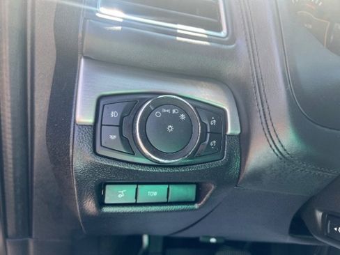 Used 2018 Ford Explorer Platinum image 25