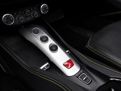 Used 2017 Ferrari California T image 31