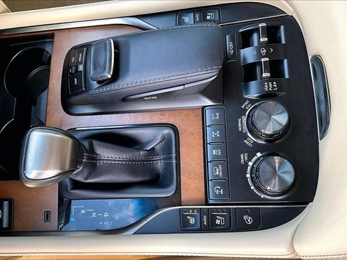 Used 2021 Lexus LX 570 4WD w/ Luxury Package image 39