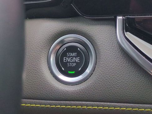 Used 2024 Chevrolet Colorado ZR2 w/ Technology Package AWD/4WD image 28