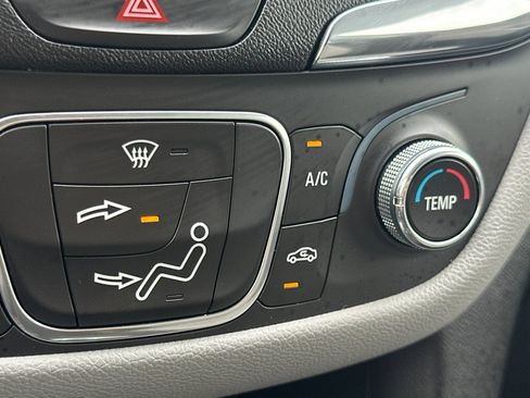 Used 2020 Chevrolet Equinox LS FWD image 29