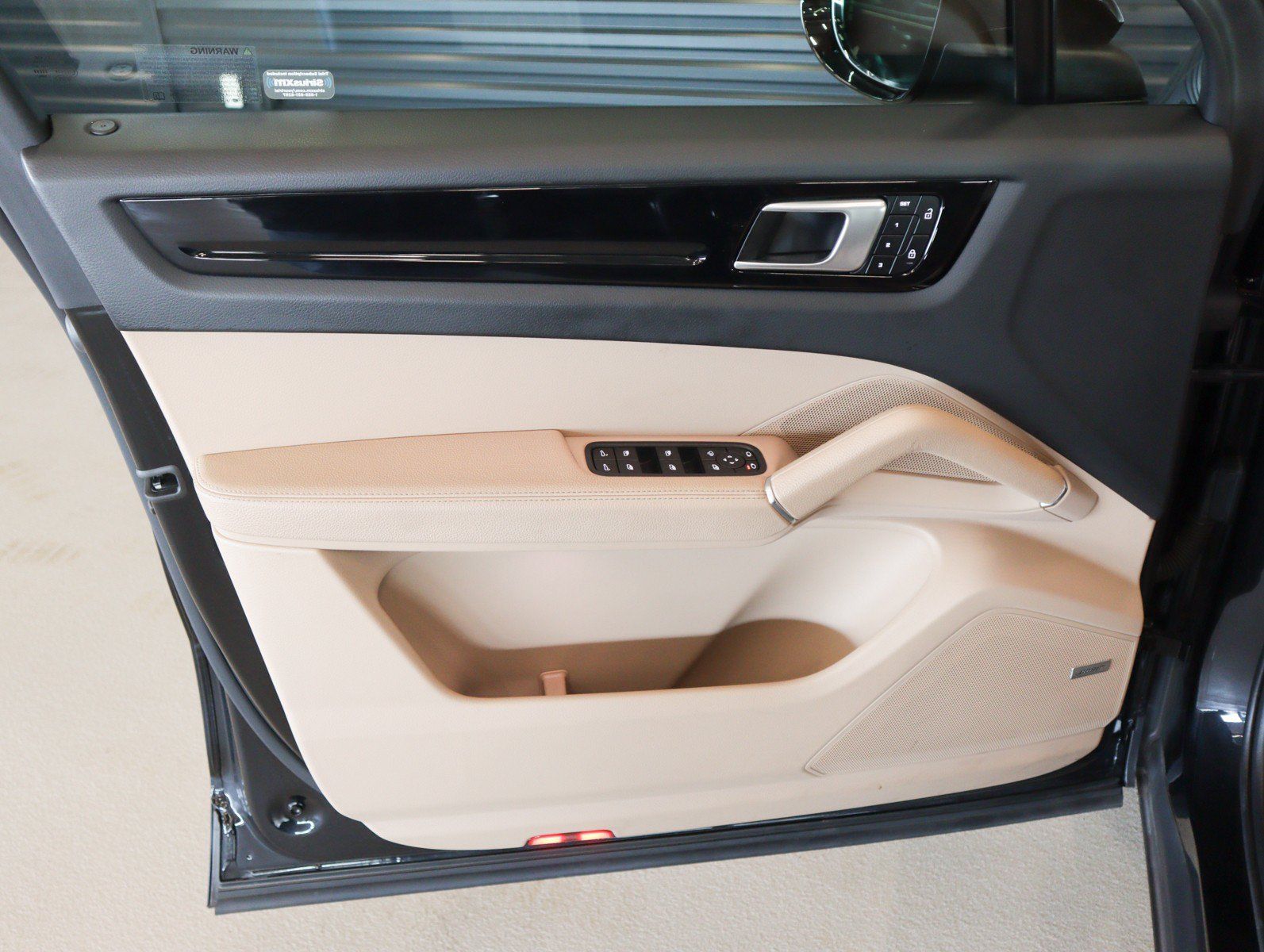 Certified 2022 Porsche Cayenne AWD/4WD image 29
