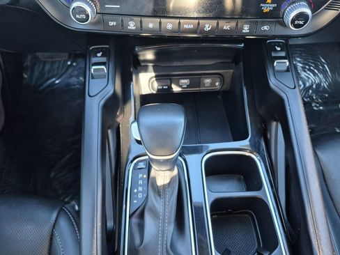 Used 2025 Kia Telluride S image 11