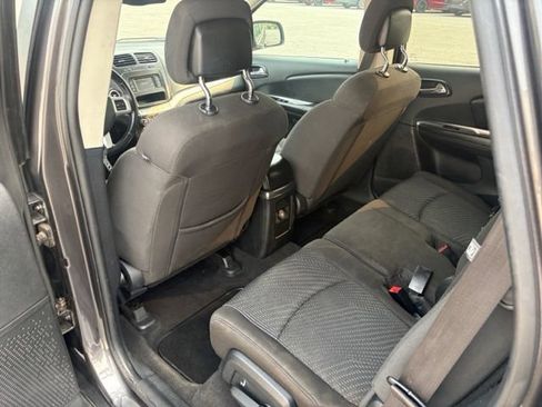 Used 2017 Dodge Journey SE w/ Flexible Seating Group FWD image 39