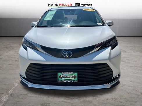 Used 2023 Toyota Sienna XLE FWD image 9
