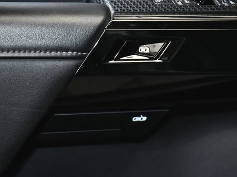 Used 2025 BMW 740i image 13