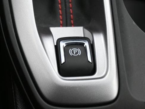 Used 2025 Chevrolet Trax RS image 34