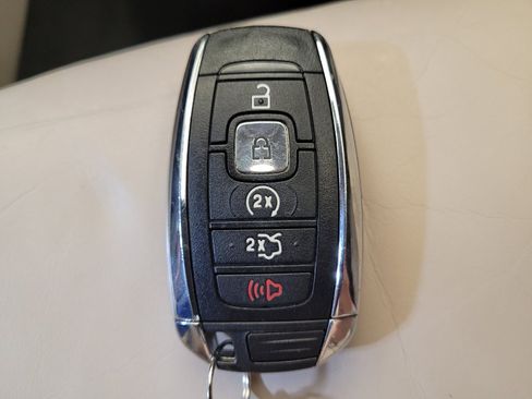Used 2018 Lincoln MKC Select w/ Select Plus Package AWD/4WD image 32