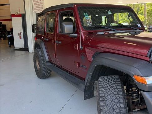 Used 2022 Jeep Wrangler Unlimited Sport AWD/4WD image 2