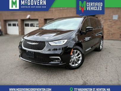 New 2026 Chrysler Pacifica Select