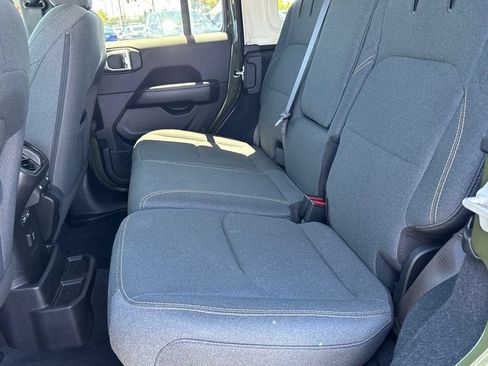 Used 2024 Jeep Wrangler Unlimited Sahara AWD/4WD image 33