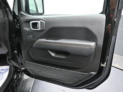 Used 2023 Jeep Wrangler Unlimited Sahara AWD/4WD image 19