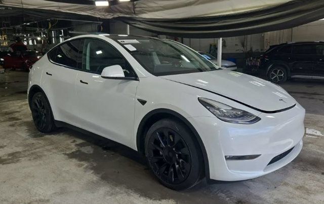 Used 2023 Tesla Model Y Long Range AWD/4WD image 2