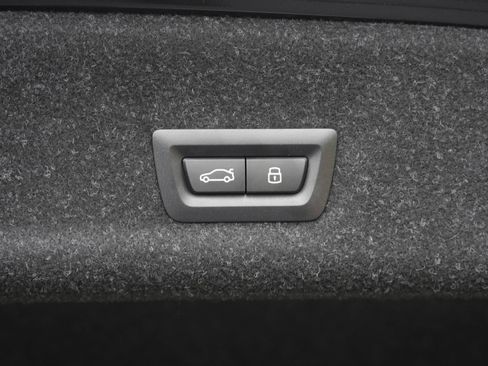 Certified 2025 BMW 330i Sedan RWD image 37