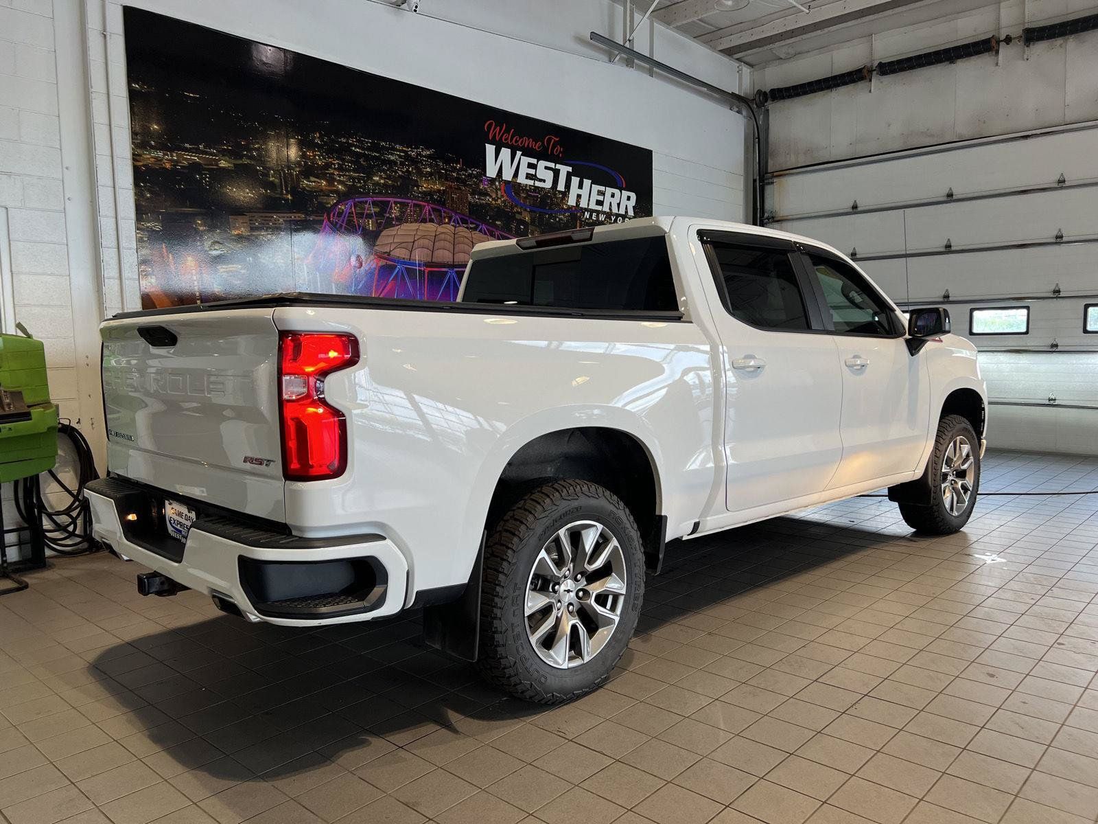 Used 2020 Chevrolet Silverado 1500 RST AWD/4WD image 10