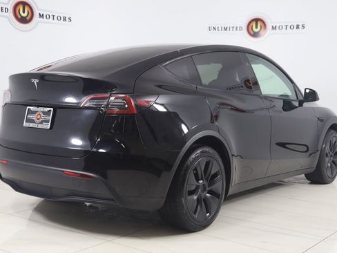 Used 2024 Tesla Model Y Long Range AWD/4WD image 3