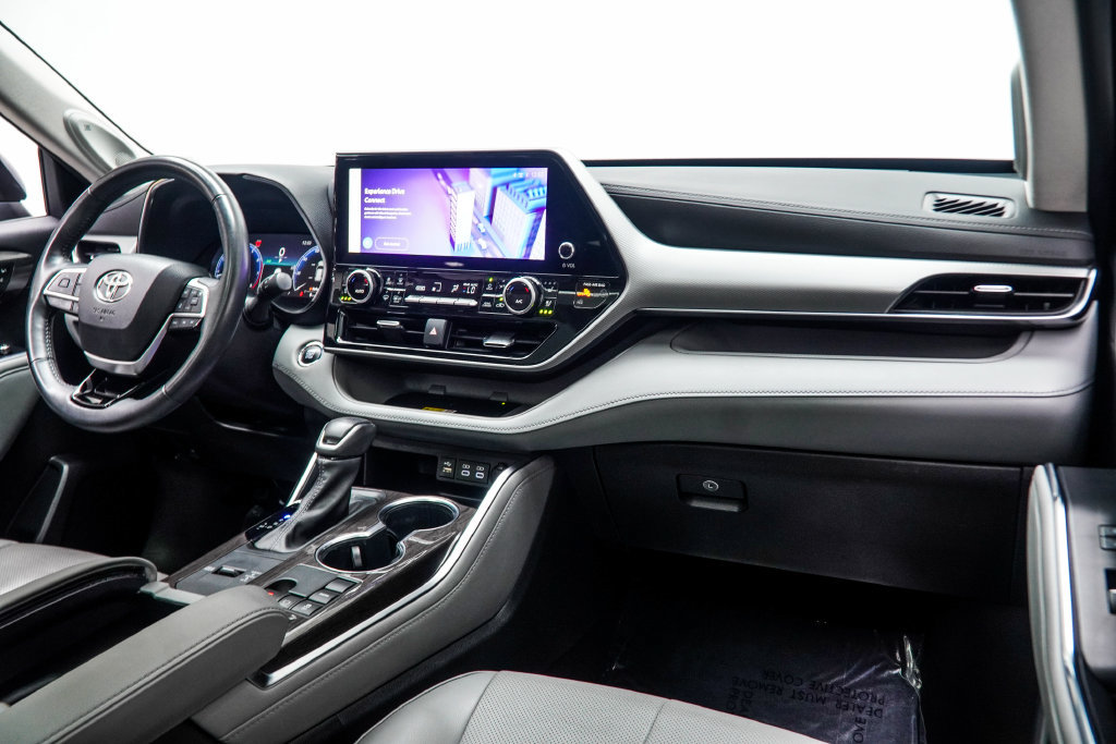 Used 2023 Toyota Highlander Platinum FWD image 21