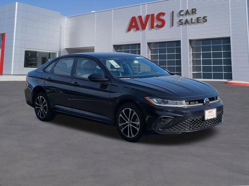 Used 2025 Volkswagen Jetta Sport image 3