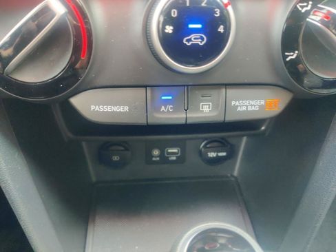 Used 2019 Hyundai Kona SE AWD/4WD image 14