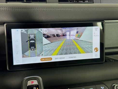 Used 2024 Land Rover Defender 110 X-Dynamic SE image 18