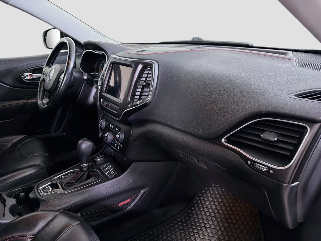 Used 2020 Jeep Cherokee Trailhawk w/ Cold Weather Group AWD/4WD image 30