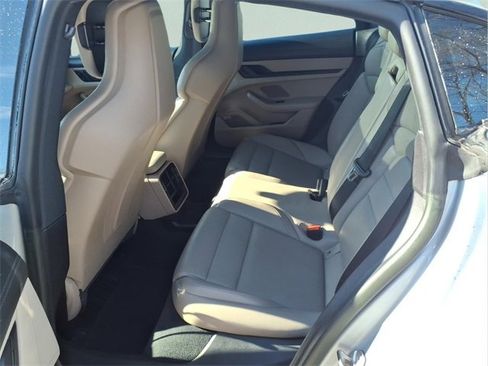 Used 2022 Porsche Taycan image 8