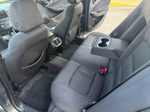 Used 2017 Chevrolet Malibu LT FWD image 18