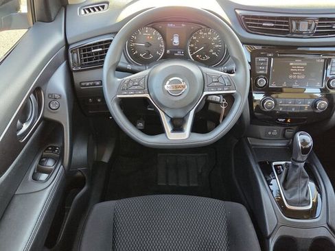 Used 2021 Nissan Rogue Sport S image 9