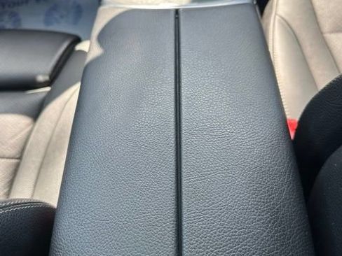 Used 2018 Mercedes-Benz GLC 300 4MATIC image 38