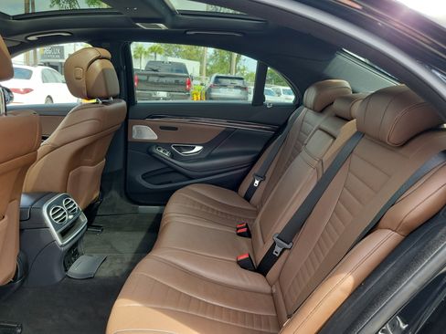Used 2017 Mercedes-Benz S 550 Sedan image 14