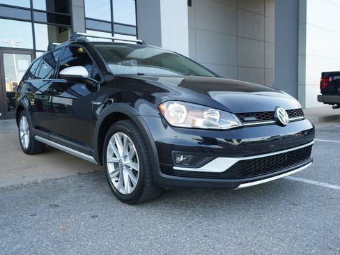 Used 2017 Volkswagen Golf Alltrack S AWD/4WD image 2