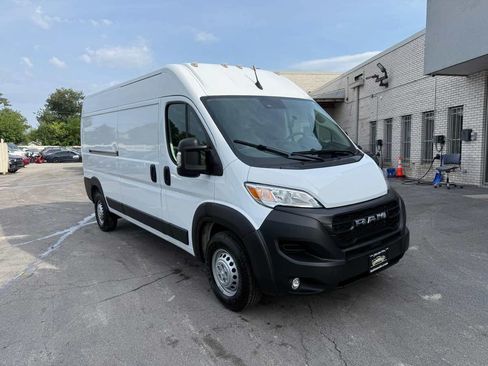 Used 2025 RAM ProMaster 2500 w/ Convenience Group FWD image 4