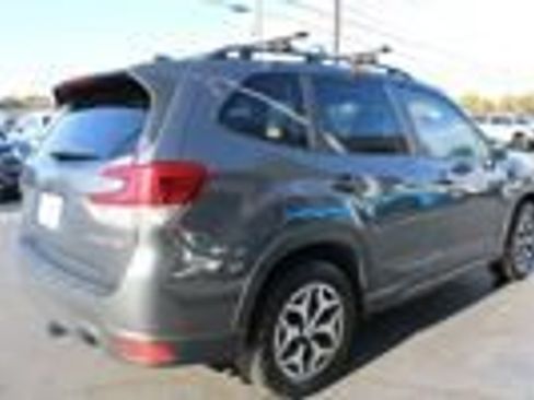Used 2022 Subaru Forester Premium w/ Popular Package #1 image 4