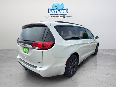 Used 2020 Chrysler Pacifica Limited FWD image 5