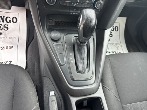 Used 2018 Ford Focus SE w/ Cold Weather Package FWD image 7