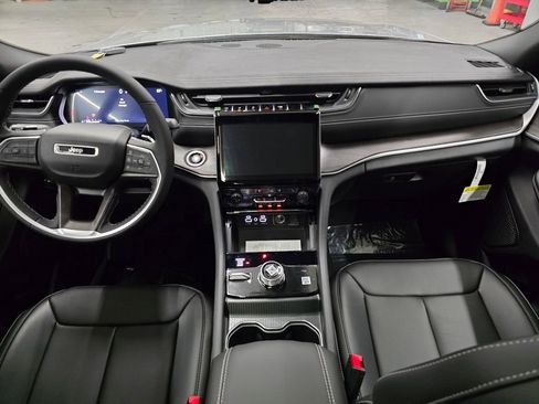New 2025 Jeep Grand Cherokee L Limited w/ Luxury Tech Group II AWD/4WD image 39