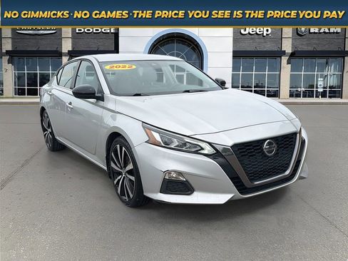Used 2022 Nissan Altima 2.5 SR FWD image 1