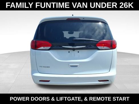 Used 2023 Chrysler Voyager LX FWD image 7