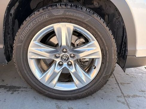 Used 2019 Toyota Highlander Limited FWD image 6