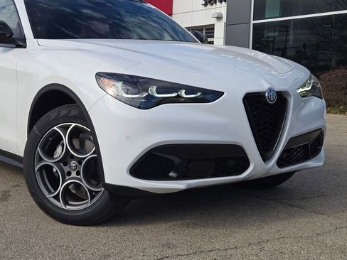 New 2025 Alfa Romeo Stelvio Sprint image 2