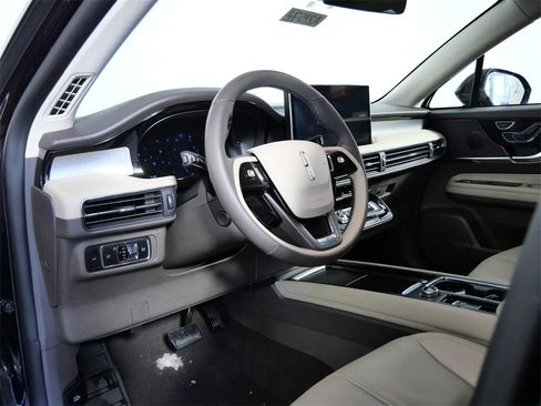 Certified 2024 Lincoln Corsair Premiere w/ Equipment Group 101A image 16