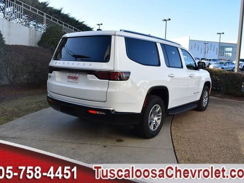Used 2024 Jeep Wagoneer 4WD image 12