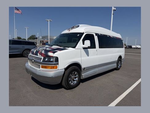 Used 2011 Chevrolet Express 3500 LT w/ LT Preferred Equipment Group RWD image 1