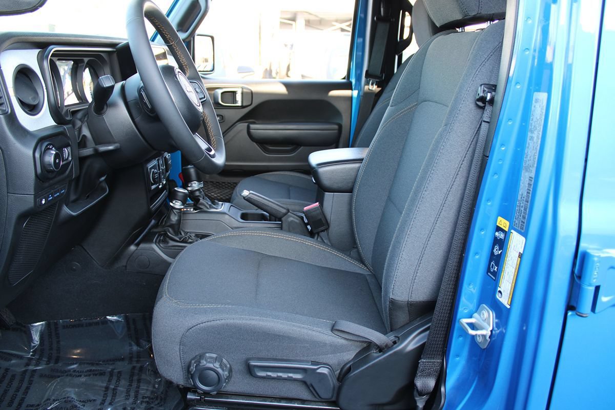 Used 2024 Jeep Wrangler Unlimited AWD/4WD image 7