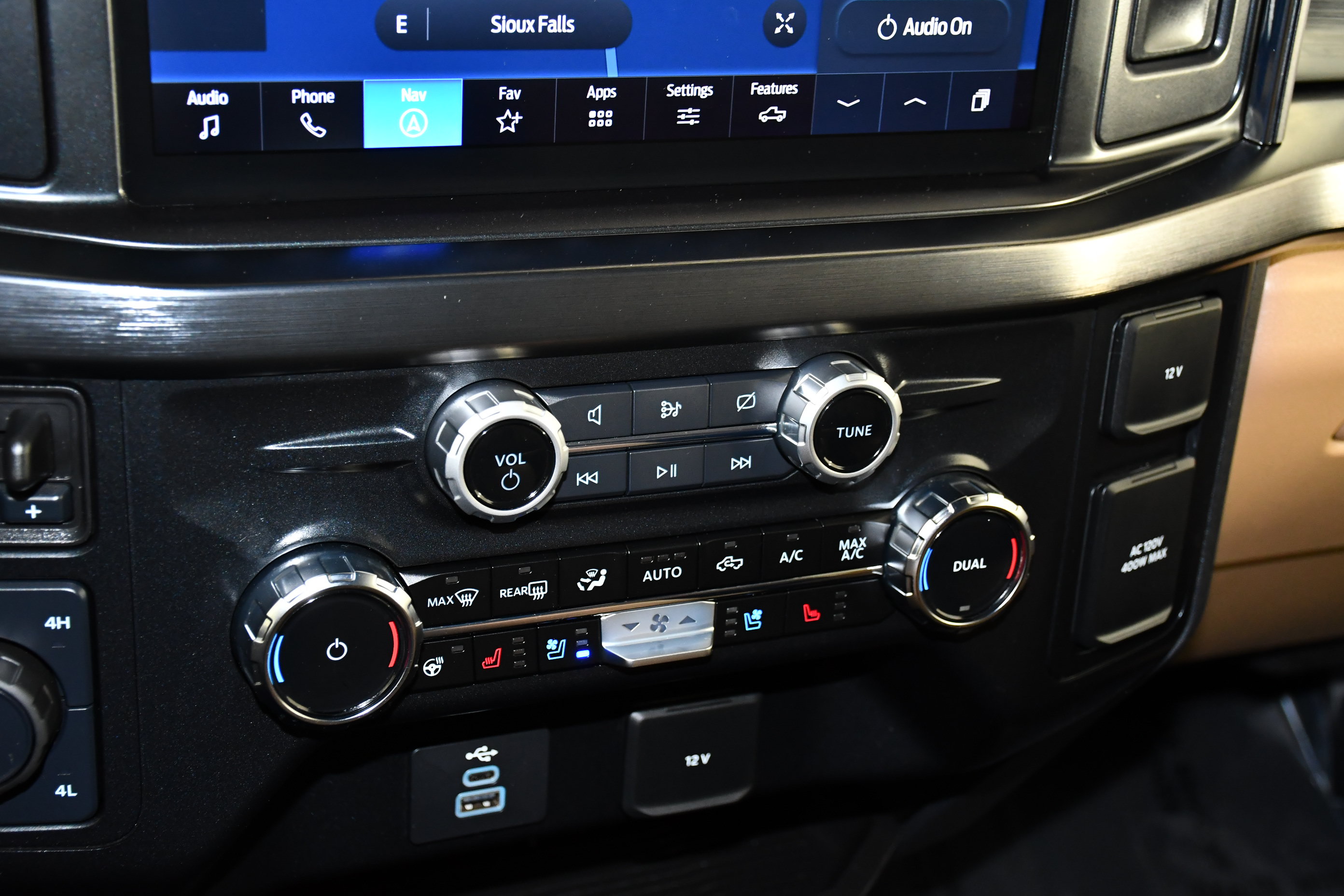 Used 2024 Ford F350 Lariat w/ Chrome Package AWD/4WD image 37