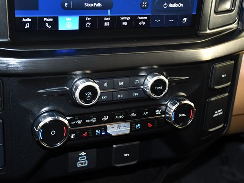 Used 2024 Ford F350 Lariat w/ Chrome Package AWD/4WD image 37